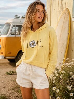 NWT Women’s Medium | Rae Dunn | Yellow Hoodie LOVE Daisy Hoodie
